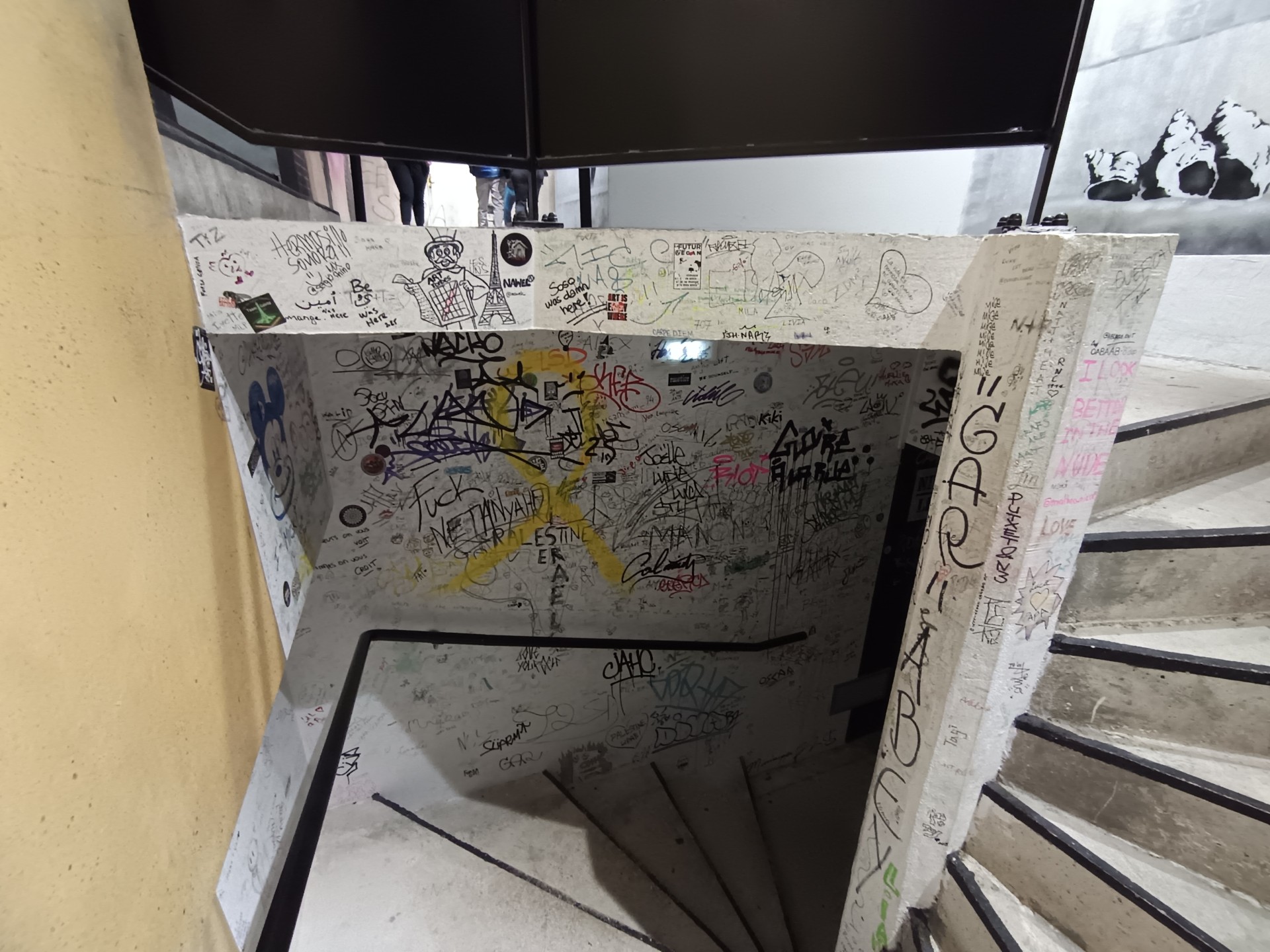 Escalier musée banksy à paris