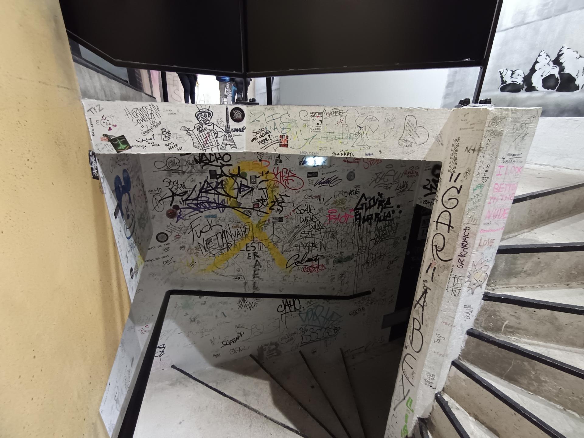 Escalier musée bansky à paris